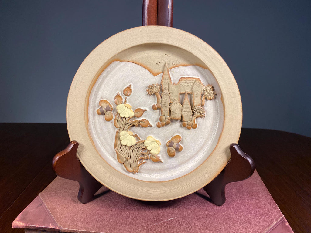Colin & Ruth Kirkby Stapleton House Plate – 25cm